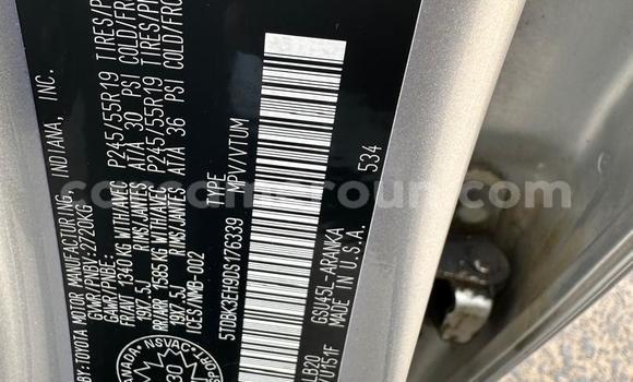 Sayi Na hannu Toyota Highlander Azurfa Mota in Douala a Ƙasar Kamaru Sayi Na hannu Toyota Highlander Azurfa Mota in Douala a Ƙasar Kamaru