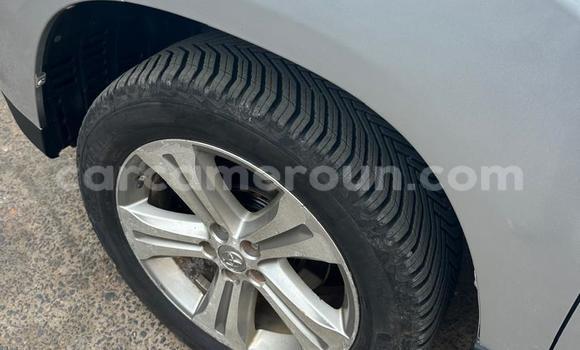 Sayi Na hannu Toyota Highlander Azurfa Mota in Douala a Ƙasar Kamaru Sayi Na hannu Toyota Highlander Azurfa Mota in Douala a Ƙasar Kamaru