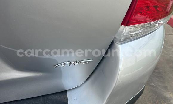 Sayi Na hannu Toyota Highlander Azurfa Mota in Douala a Ƙasar Kamaru Sayi Na hannu Toyota Highlander Azurfa Mota in Douala a Ƙasar Kamaru