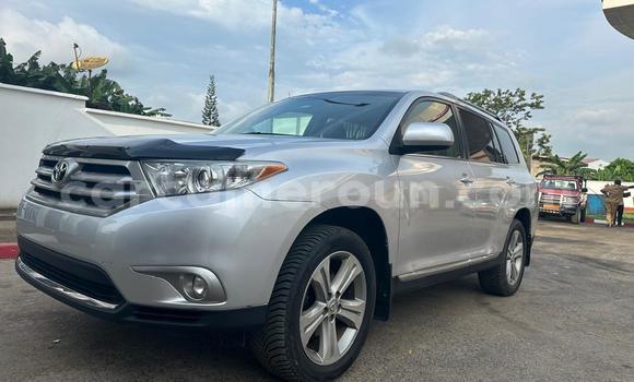 Sayi Na hannu Toyota Highlander Azurfa Mota in Douala a Ƙasar Kamaru Sayi Na hannu Toyota Highlander Azurfa Mota in Douala a Ƙasar Kamaru
