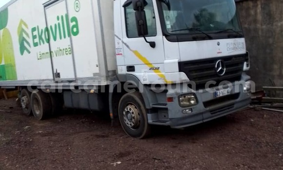 Sayi Imported Mercedes‒Benz Truck White Babbar mota in Douala a Ƙasar Kamaru Sayi Imported Mercedes‒Benz Truck White Babbar mota in Douala a Ƙasar Kamaru