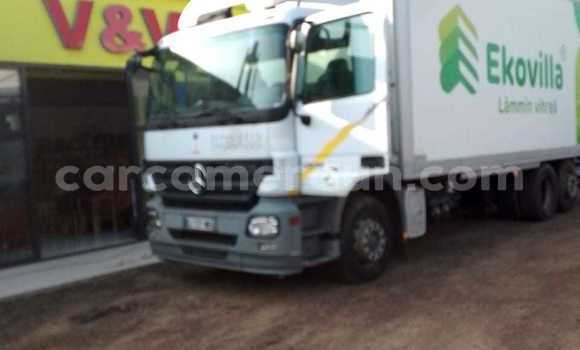 Sayi Imported Mercedes‒Benz Truck White Babbar mota in Douala a Ƙasar Kamaru Sayi Imported Mercedes‒Benz Truck White Babbar mota in Douala a Ƙasar Kamaru