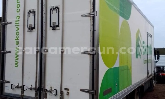 Sayi Imported Mercedes‒Benz Truck White Babbar mota in Douala a Ƙasar Kamaru Sayi Imported Mercedes‒Benz Truck White Babbar mota in Douala a Ƙasar Kamaru