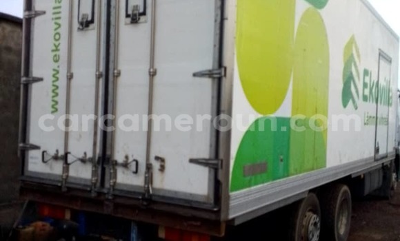 Sayi Imported Mercedes‒Benz Truck White Babbar mota in Douala a Ƙasar Kamaru Sayi Imported Mercedes‒Benz Truck White Babbar mota in Douala a Ƙasar Kamaru