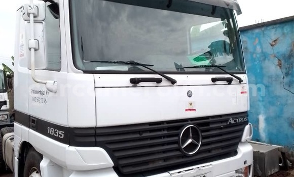 Sayi Imported Mercedes‒Benz 1840 White Babbar mota in Douala a Ƙasar Kamaru Sayi Imported Mercedes‒Benz 1840 White Babbar mota in Douala a Ƙasar Kamaru