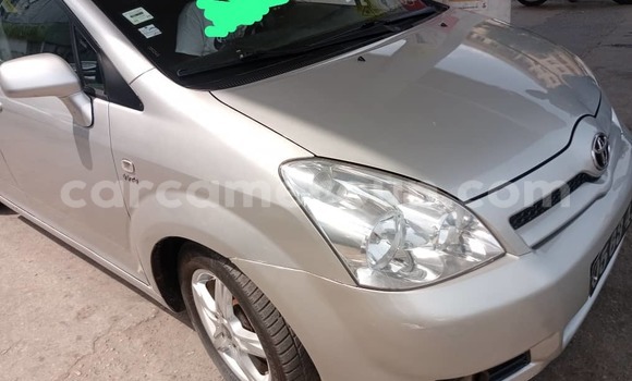 Buy Used Toyota Corolla Verso Silver Car in Douala in Littoral Cameroon