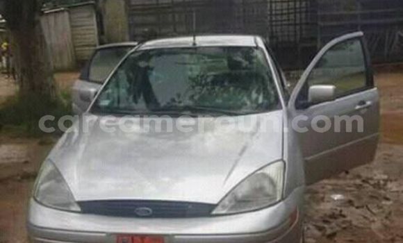 Sayi Na hannu Ford Focus Azurfa Mota in Douala a Ƙasar Kamaru