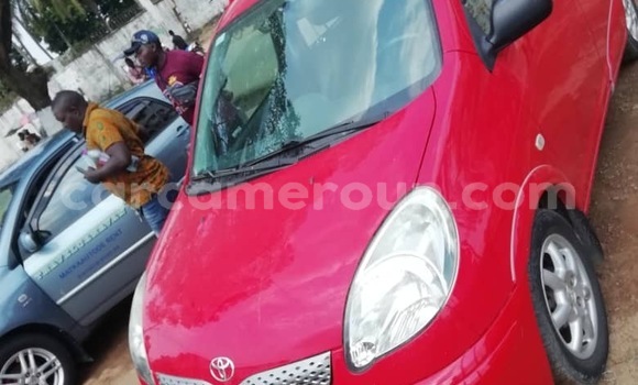 Sayi Sabo Toyota Verso Red Mota in Douala a Ƙasar Kamaru