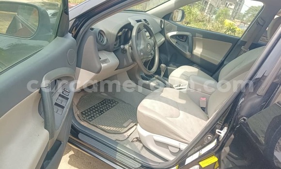 Acheter Occasion Voiture Toyota RAV4 Noir à Douala, Littoral Cameroon Acheter Occasion Voiture Toyota RAV4 Noir à Douala, Littoral Cameroon