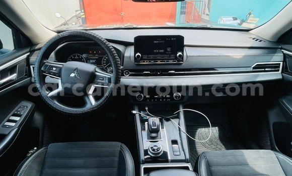 Sayi Na hannu Mitsubishi Outlander Black Mota in Douala a Ƙasar Kamaru Sayi Na hannu Mitsubishi Outlander Black Mota in Douala a Ƙasar Kamaru