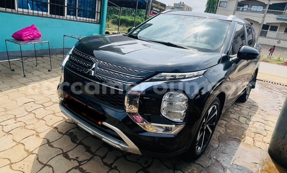 Sayi Na hannu Mitsubishi Outlander Black Mota in Douala a Ƙasar Kamaru Sayi Na hannu Mitsubishi Outlander Black Mota in Douala a Ƙasar Kamaru