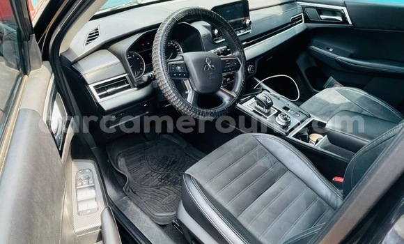 Sayi Na hannu Mitsubishi Outlander Black Mota in Douala a Ƙasar Kamaru Sayi Na hannu Mitsubishi Outlander Black Mota in Douala a Ƙasar Kamaru