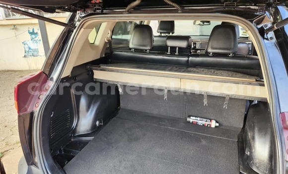 Sayi Na hannu Toyota RAV4 Black Mota in Yaounde a Babban Kamaru Sayi Na hannu Toyota RAV4 Black Mota in Yaounde a Babban Kamaru