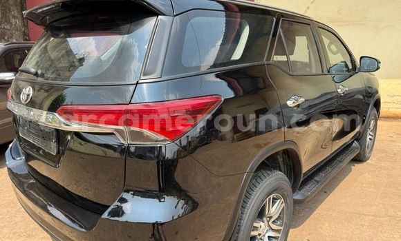 Acheter Neuf Voiture Toyota Fortuner Noir à Yaoundé, Central Cameroon Acheter Neuf Voiture Toyota Fortuner Noir à Yaoundé, Central Cameroon