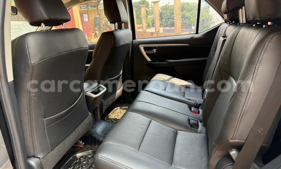 Acheter Neuf Voiture Toyota Fortuner Noir à Yaoundé, Central Cameroon Acheter Neuf Voiture Toyota Fortuner Noir à Yaoundé, Central Cameroon