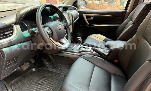 Acheter Neuf Voiture Toyota Fortuner Noir à Yaoundé, Central Cameroon Acheter Neuf Voiture Toyota Fortuner Noir à Yaoundé, Central Cameroon