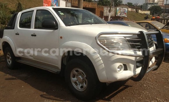 Acheter Neuf Voiture Toyota Pickup Blanc à Yaoundé, Central Cameroon Acheter Neuf Voiture Toyota Pickup Blanc à Yaoundé, Central Cameroon