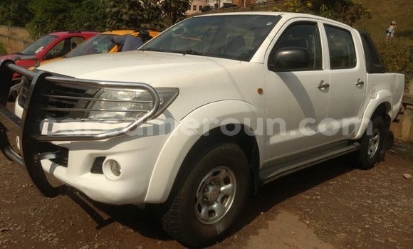 Acheter Neuf Voiture Toyota Pickup Blanc à Yaoundé, Central Cameroon Acheter Neuf Voiture Toyota Pickup Blanc à Yaoundé, Central Cameroon