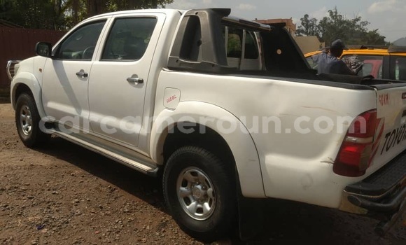Acheter Neuf Voiture Toyota Pickup Blanc à Yaoundé, Central Cameroon Acheter Neuf Voiture Toyota Pickup Blanc à Yaoundé, Central Cameroon