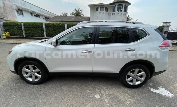Sayi Na hannu Nissan Rogue White Mota in Douala a Ƙasar Kamaru Sayi Na hannu Nissan Rogue White Mota in Douala a Ƙasar Kamaru