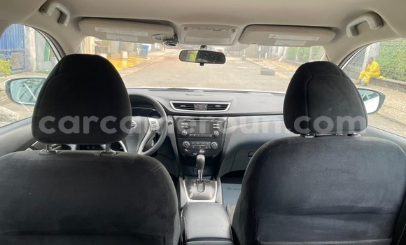 Sayi Na hannu Nissan Rogue White Mota in Douala a Ƙasar Kamaru Sayi Na hannu Nissan Rogue White Mota in Douala a Ƙasar Kamaru