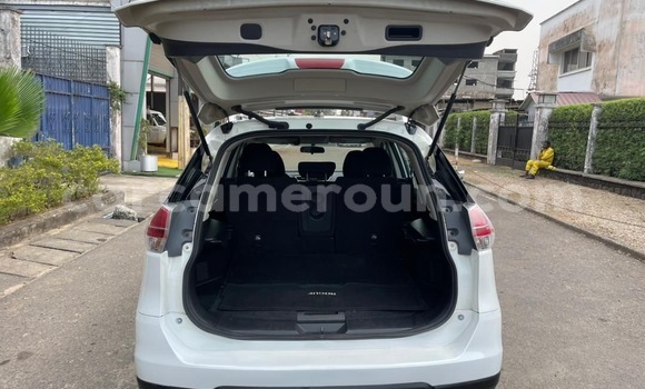 Sayi Na hannu Nissan Rogue White Mota in Douala a Ƙasar Kamaru Sayi Na hannu Nissan Rogue White Mota in Douala a Ƙasar Kamaru