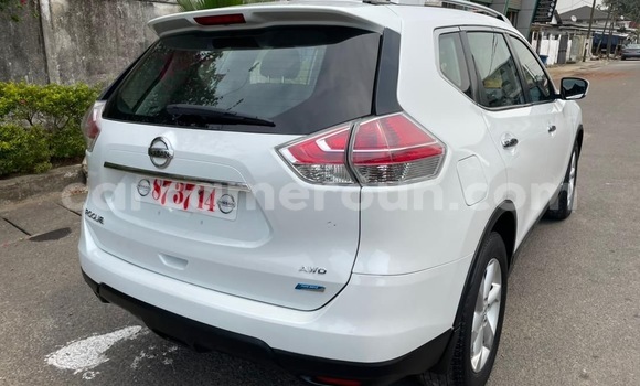 Sayi Na hannu Nissan Rogue White Mota in Douala a Ƙasar Kamaru Sayi Na hannu Nissan Rogue White Mota in Douala a Ƙasar Kamaru