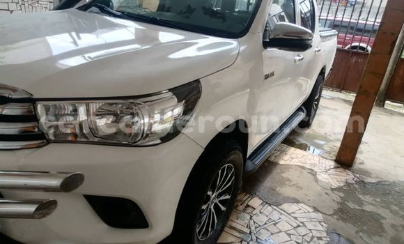 Sayi Na hannu Toyota Hilux White Mota in Douala a Ƙasar Kamaru Sayi Na hannu Toyota Hilux White Mota in Douala a Ƙasar Kamaru
