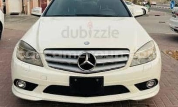 Sayi Imported Mercedes‒Benz 250 White Mota in Yaounde a Babban Kamaru