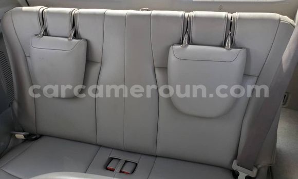 Sayi Na hannu Toyota Highlander Black Mota in Douala a Ƙasar Kamaru Sayi Na hannu Toyota Highlander Black Mota in Douala a Ƙasar Kamaru