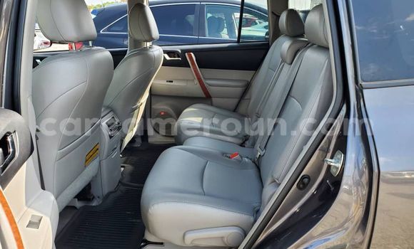 Sayi Na hannu Toyota Highlander Black Mota in Douala a Ƙasar Kamaru Sayi Na hannu Toyota Highlander Black Mota in Douala a Ƙasar Kamaru