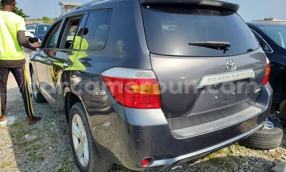 Sayi Na hannu Toyota Highlander Black Mota in Douala a Ƙasar Kamaru Sayi Na hannu Toyota Highlander Black Mota in Douala a Ƙasar Kamaru