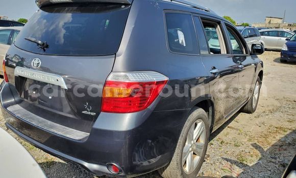 Sayi Na hannu Toyota Highlander Black Mota in Douala a Ƙasar Kamaru Sayi Na hannu Toyota Highlander Black Mota in Douala a Ƙasar Kamaru