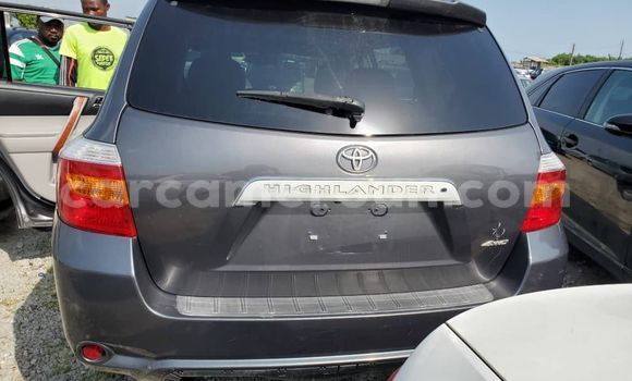 Sayi Na hannu Toyota Highlander Black Mota in Douala a Ƙasar Kamaru Sayi Na hannu Toyota Highlander Black Mota in Douala a Ƙasar Kamaru