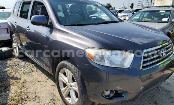 Sayi Na hannu Toyota Highlander Black Mota in Douala a Ƙasar Kamaru Sayi Na hannu Toyota Highlander Black Mota in Douala a Ƙasar Kamaru