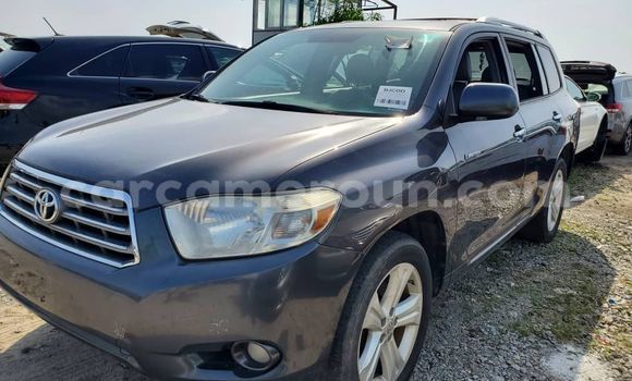 Sayi Na hannu Toyota Highlander Black Mota in Douala a Ƙasar Kamaru Sayi Na hannu Toyota Highlander Black Mota in Douala a Ƙasar Kamaru