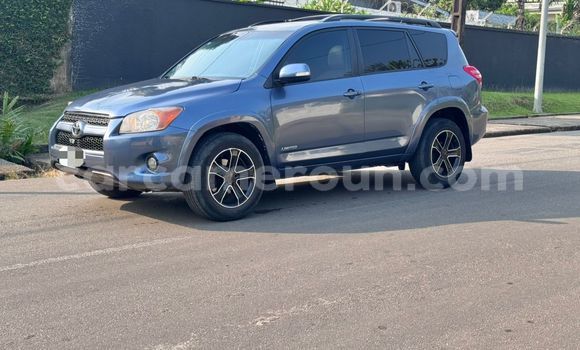 Acheter Occasion Voiture Toyota RAV4 Bleu à Douala, Littoral Cameroon Acheter Occasion Voiture Toyota RAV4 Bleu à Douala, Littoral Cameroon