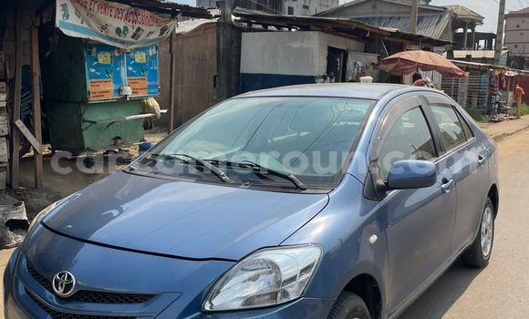 Sayi Na hannu Toyota Belta Blue Mota in Douala a Ƙasar Kamaru