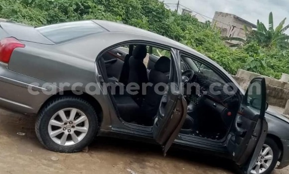 Sayi Na hannu Toyota Avensis Brown Mota in Douala a Ƙasar Kamaru Sayi Na hannu Toyota Avensis Brown Mota in Douala a Ƙasar Kamaru