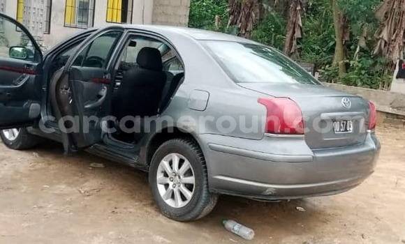 Sayi Na hannu Toyota Avensis Brown Mota in Douala a Ƙasar Kamaru Sayi Na hannu Toyota Avensis Brown Mota in Douala a Ƙasar Kamaru