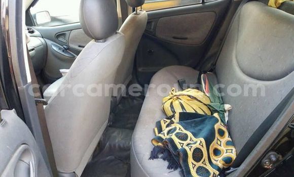 Sayi Na hannu Toyota Yaris Black Mota in Douala a Ƙasar Kamaru Sayi Na hannu Toyota Yaris Black Mota in Douala a Ƙasar Kamaru