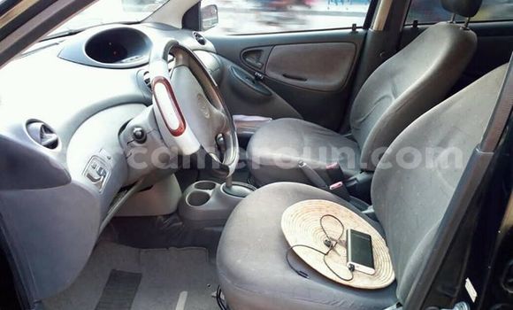 Sayi Na hannu Toyota Yaris Black Mota in Douala a Ƙasar Kamaru Sayi Na hannu Toyota Yaris Black Mota in Douala a Ƙasar Kamaru
