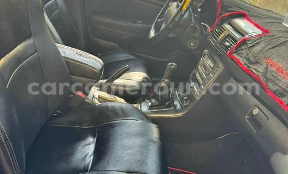 Sayi Na hannu Toyota Avensis Blue Mota in Yaounde a Babban Kamaru Sayi Na hannu Toyota Avensis Blue Mota in Yaounde a Babban Kamaru