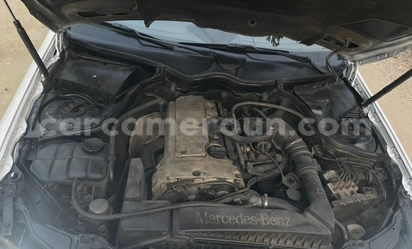 Sayi Na hannu Mercedes‒Benz C–Class White Mota in Douala a Ƙasar Kamaru Sayi Na hannu Mercedes‒Benz C–Class White Mota in Douala a Ƙasar Kamaru