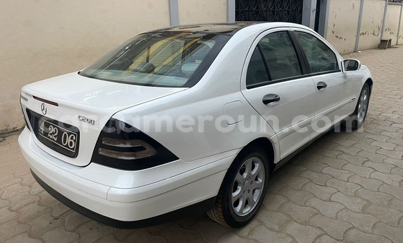 Sayi Na hannu Mercedes‒Benz C–Class White Mota in Douala a Ƙasar Kamaru Sayi Na hannu Mercedes‒Benz C–Class White Mota in Douala a Ƙasar Kamaru
