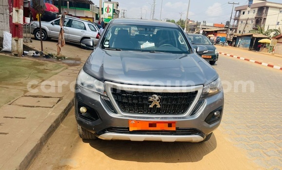 Sayi Na hannu Peugeot Traveller Brown Mota in Douala a Ƙasar Kamaru Sayi Na hannu Peugeot Traveller Brown Mota in Douala a Ƙasar Kamaru