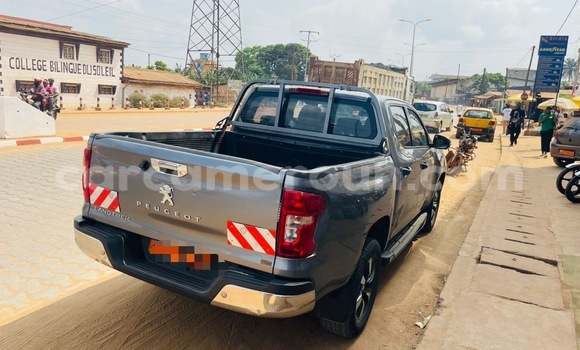 Sayi Na hannu Peugeot Traveller Brown Mota in Douala a Ƙasar Kamaru Sayi Na hannu Peugeot Traveller Brown Mota in Douala a Ƙasar Kamaru