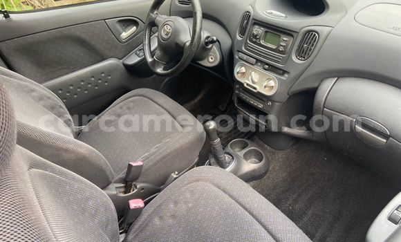 Sayi Na hannu Toyota Yaris Verso Azurfa Mota in Douala a Ƙasar Kamaru