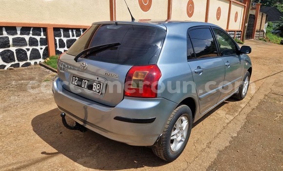 Sayi Na hannu Toyota Corolla Azurfa Mota in Yaounde a Babban Kamaru Sayi Na hannu Toyota Corolla Azurfa Mota in Yaounde a Babban Kamaru