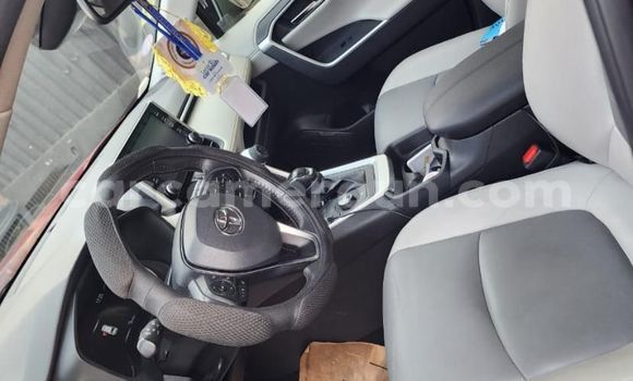 Sayi Na hannu Toyota RAV4 Red Mota in Douala a Ƙasar Kamaru Sayi Na hannu Toyota RAV4 Red Mota in Douala a Ƙasar Kamaru